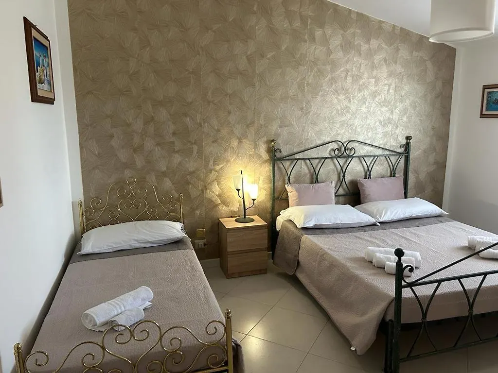 Nina Apartament Giardini Naxos Con Posto Auto Apartment