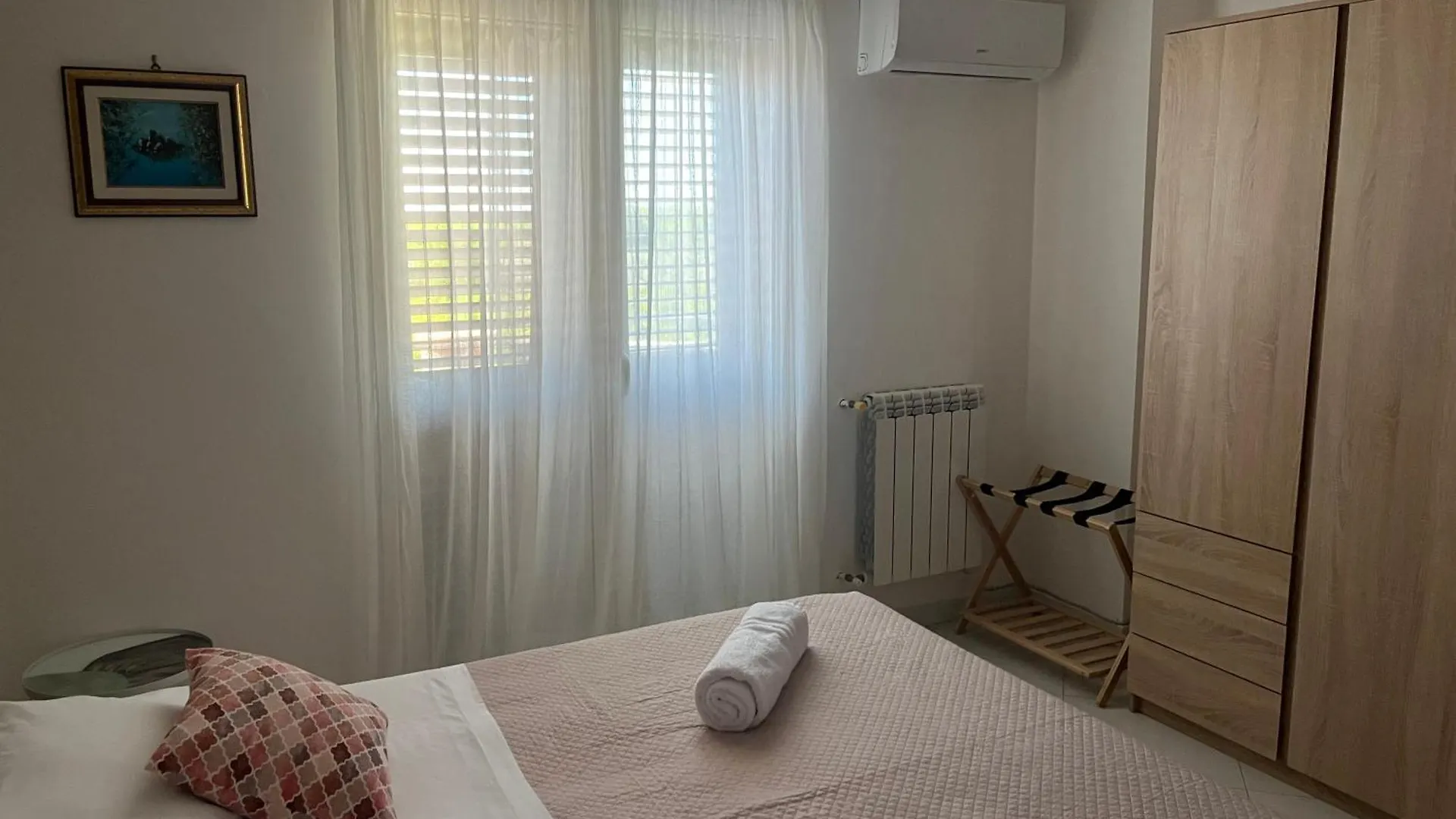 Nina Apartament Giardini Naxos Con Posto Auto 0*,  Italia